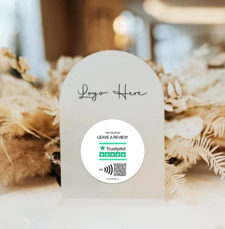 ستاند طاولة للمشاركة السريعة (معلومات التواصل الاجتماعي ، منيو ، الموقع ..)